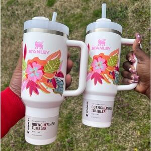 NWT Stanley Mother’s Day White Flower Tumbler